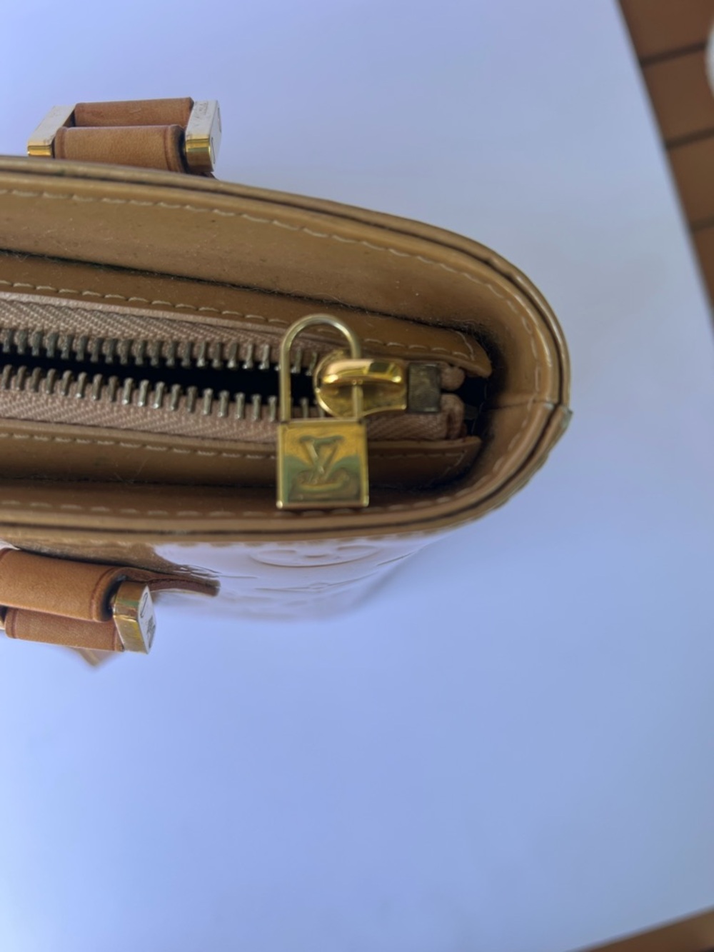 Louis Vuitton Vernis Tote Bag Beige Patent Leather Shoulder Bag Authentic - Picture 10 of 12